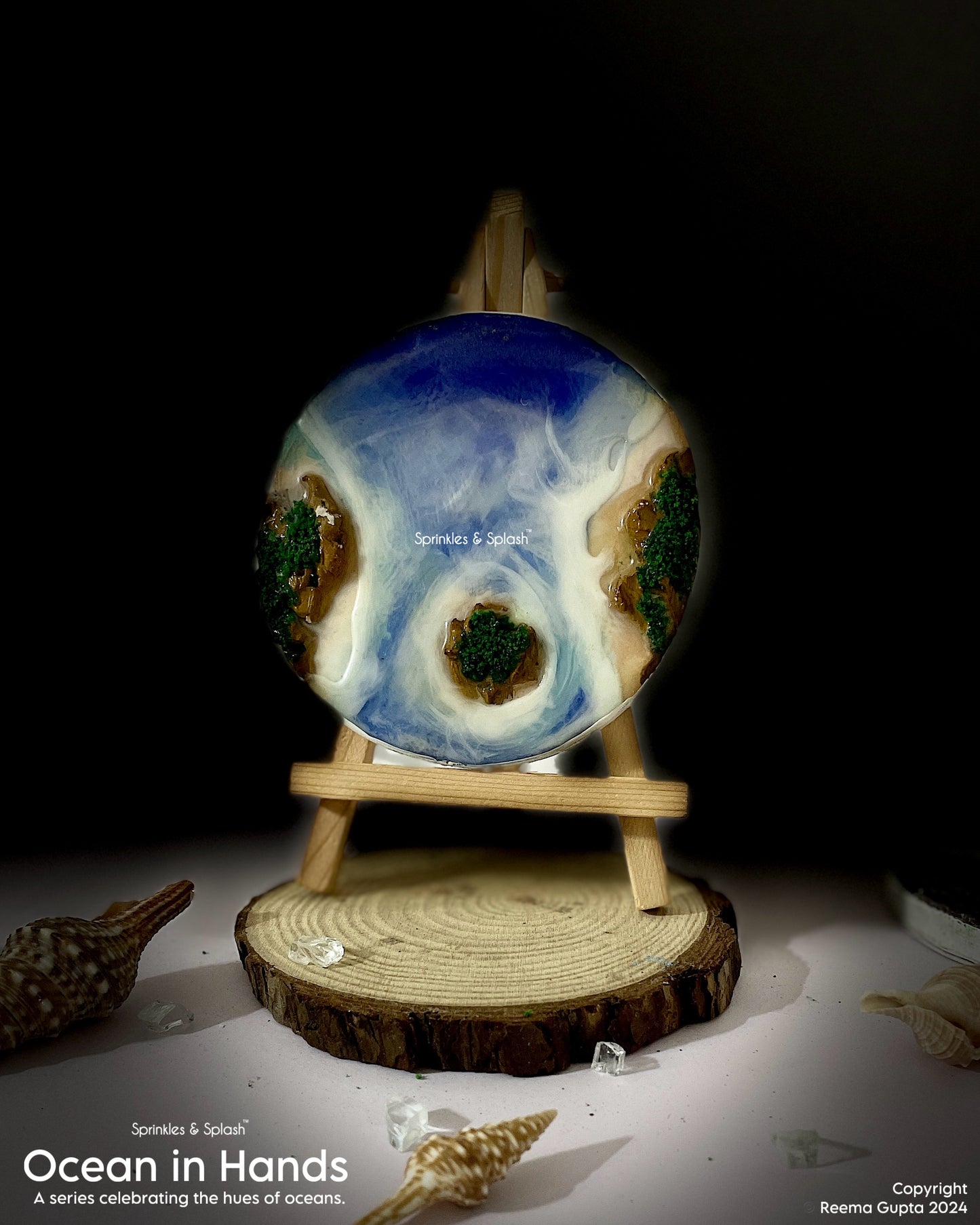 Mini Ocean Resin Art - Round 4-Inch with Stand